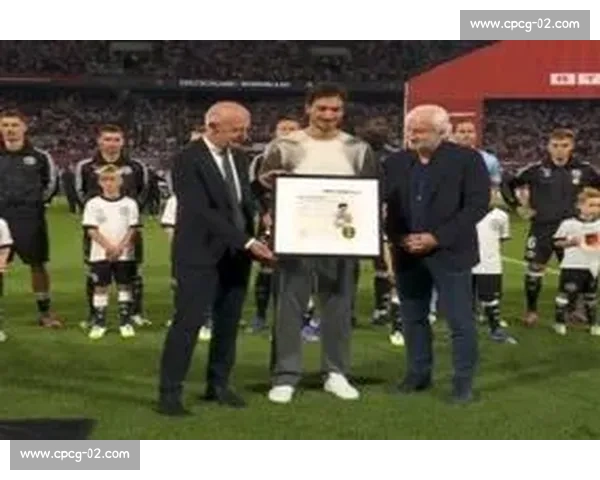 胡梅尔斯德国队谢幕 荣膺 “外脚背先生”