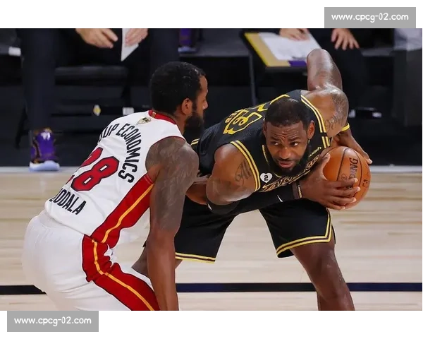 热火对阵湖人全场回顾攻防博弈与关键时刻胜负解析球星表现战术细节